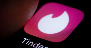 Tinder’s new alert warns LGTBQ users when they visit discriminatory countries – CNET