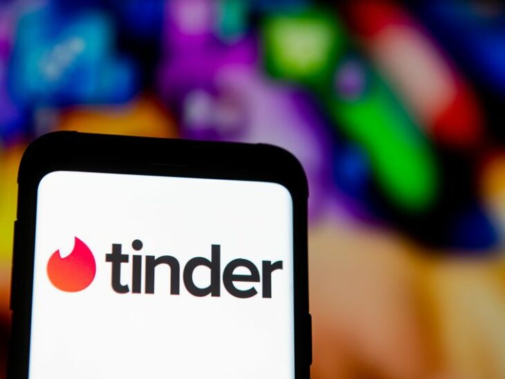 Tinder will let you swipe through profiles from around the world – CNET